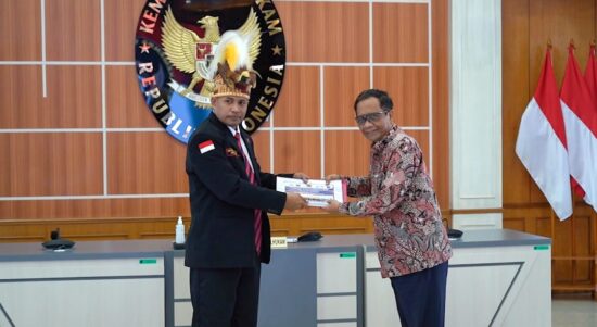 Mahfud MD dan dewan adat papua