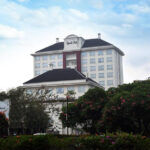 foto gedung 22 grand zuri hotel