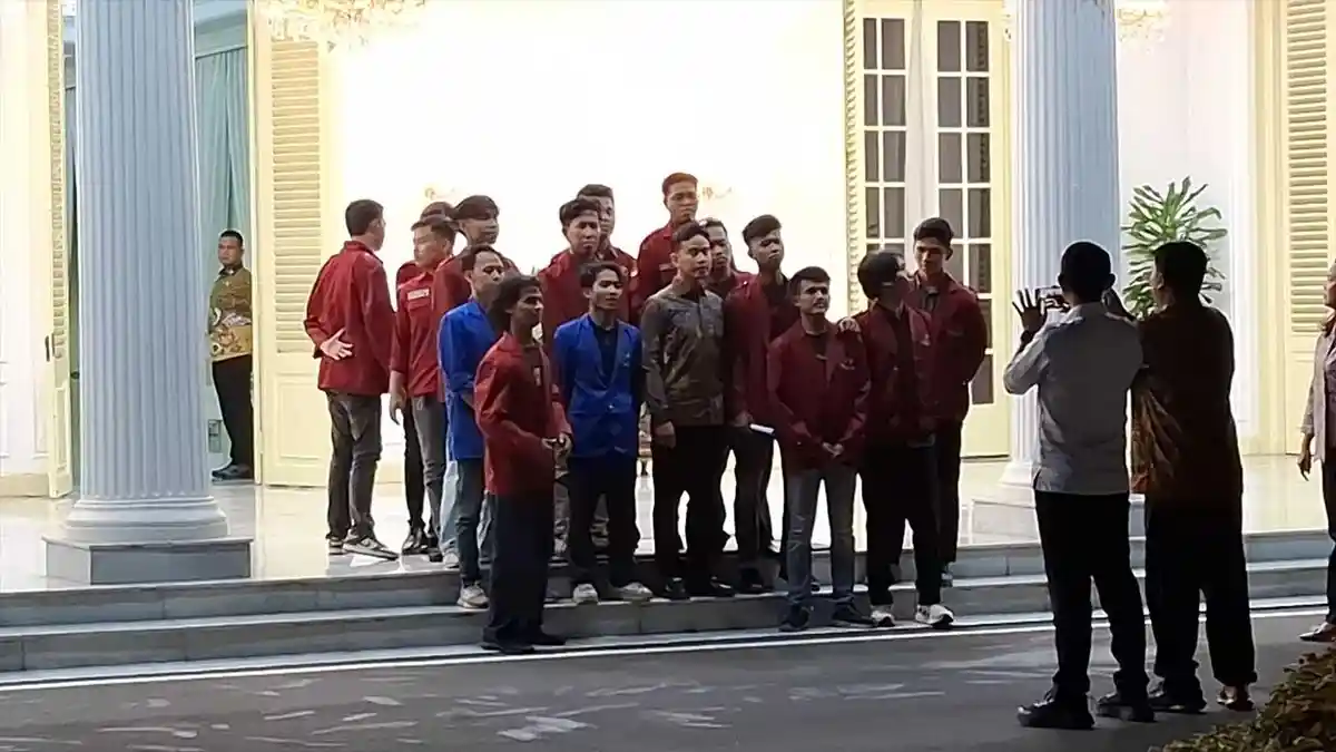 MAHASISWA-UBK-FOTO-DENGAN-GIBRAN